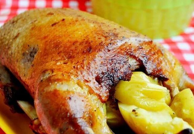 Как вкусно приготовить утку в рукаве. Утка с яблоками в рукаве. утка в духовке с корочкой. запечённая утка с яблоками (в рукаве). утка в духовке с яблоками и картошкой.