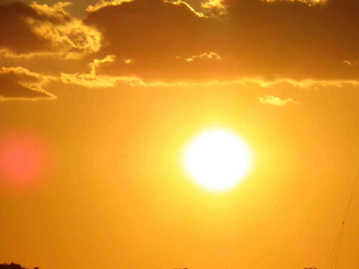 Желтое солнце. The sun is yellow. Желто красное солнце. Желтое солнце. The sun is yellow.