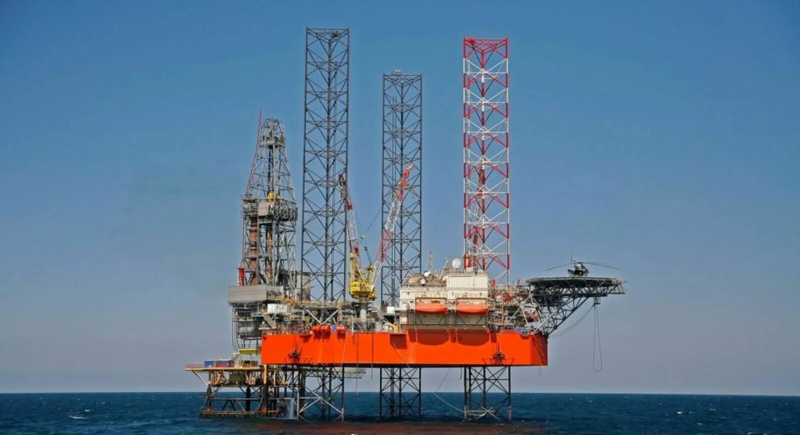 Буровая в море работа. Буровая черное море черноморнефтегаз. буровые черноморнефтегаза черноморнефтегаз платформы. буровые вышки черноморнефтегаз. штормовая буровая черноморнефтегаз.