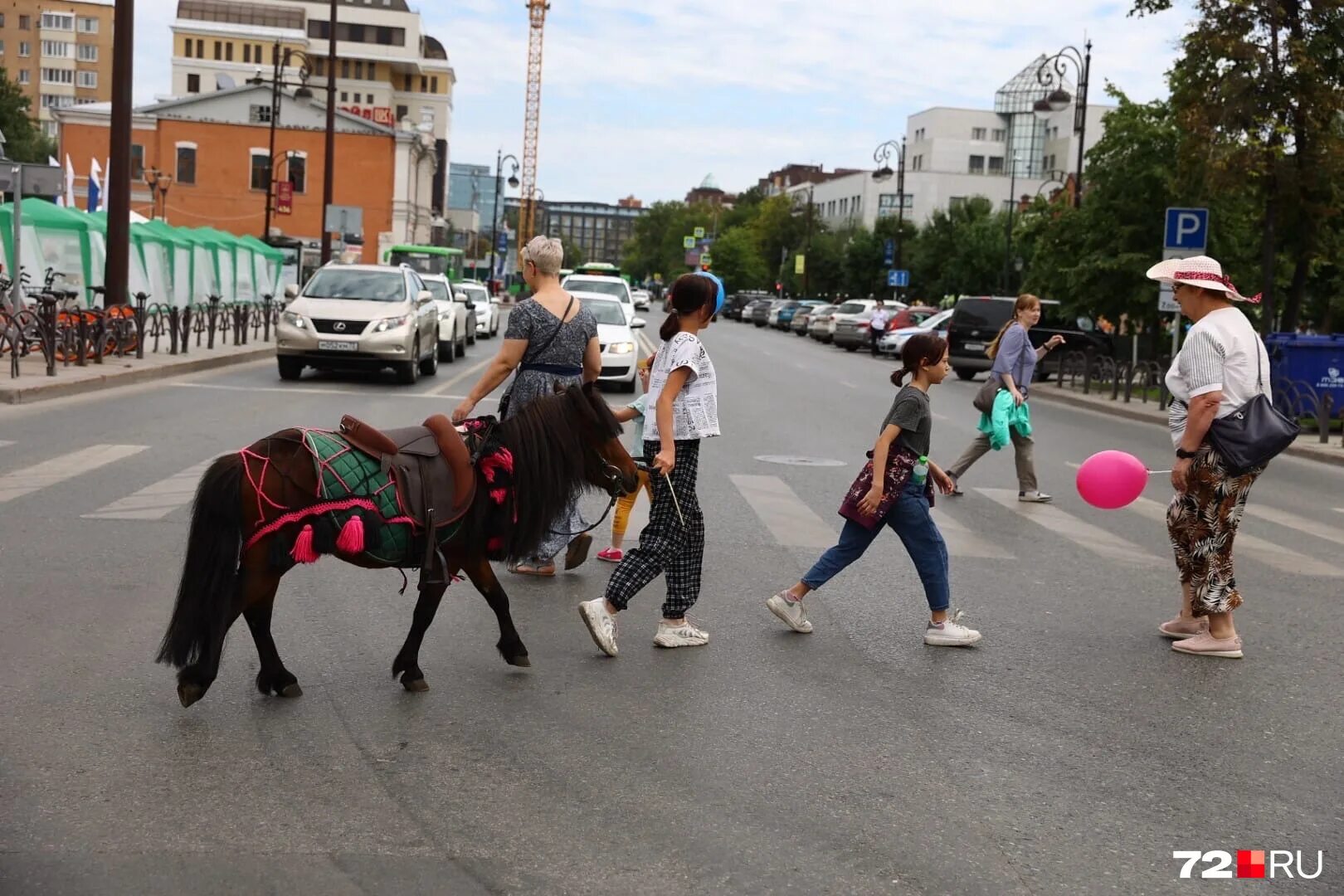 День рождения в тюмени. Праздник. Тюмень днем. Елена геберлай тюмень день рождения. Я в тюмени.