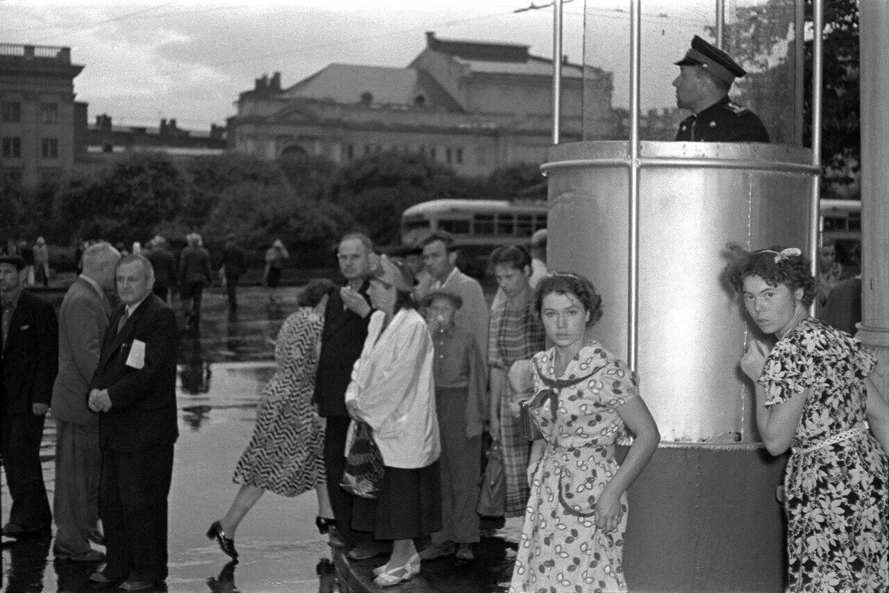 Москва 1956 в фотографиях жака дюпакье. Крас 1956 года редкие снимки. Москва 1956 год. Москва 1956 год фото. Фотографии 1956 года.