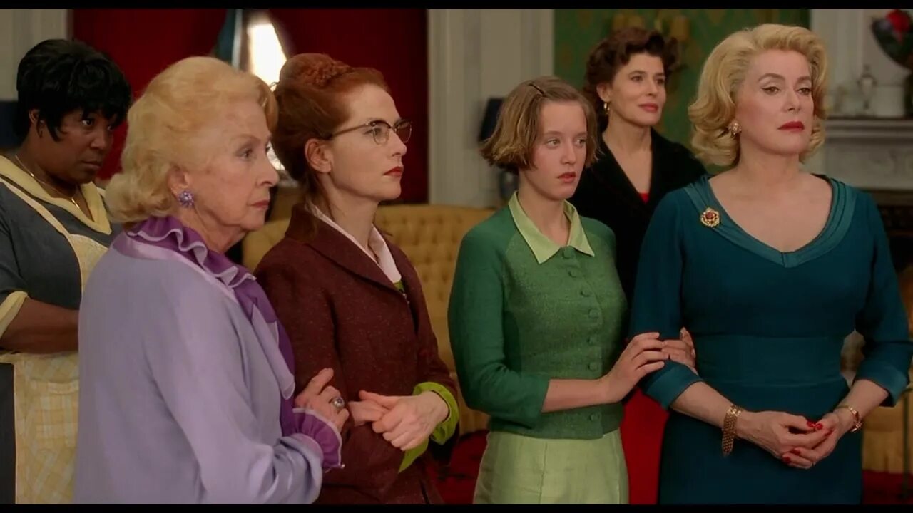 Катрин денёв в фильме 8 женщин. Фильм 8 женщин изабель юппер. Фанни ардан в фильме 8 женщин. Катрин денёв в фильме 8 женщин. 8 женщин / 8 femmes (2001, драма, криминал, комедия).