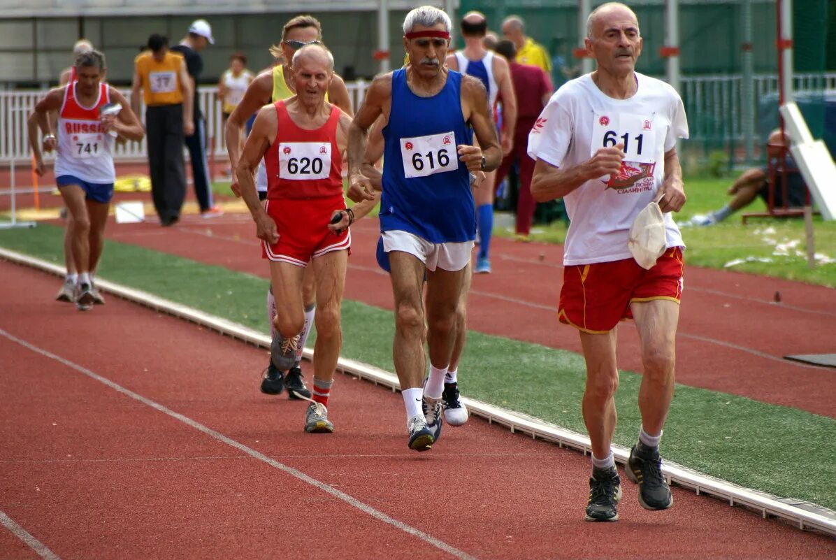 спорт среди ветеранов. ветеранская легкая атлетика калуга. соревнования по гиревому спорту. спорт среди ветеранов. спортсмены ветераны.