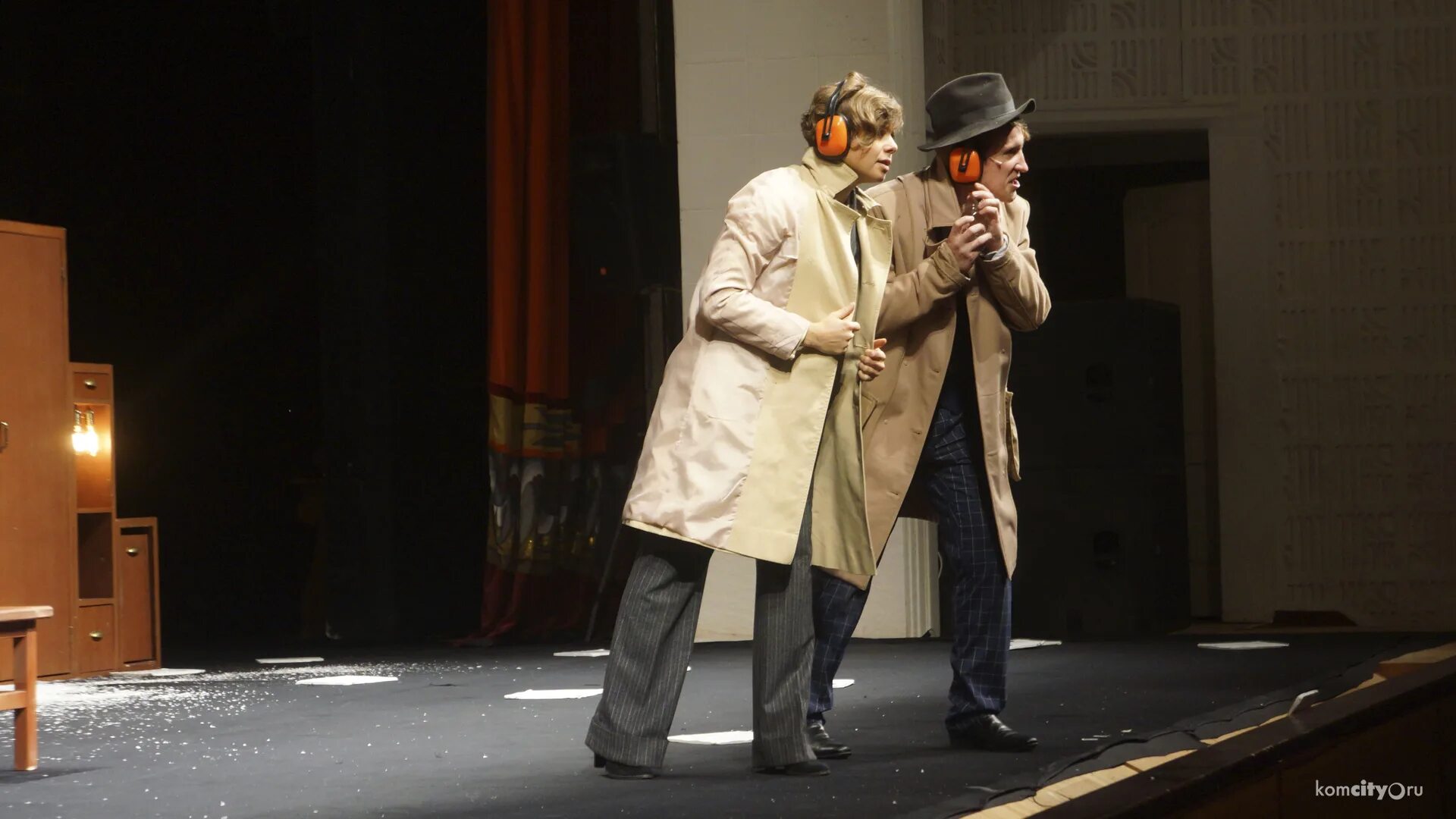 спектакль осторожно. спектакль осторожно. спектакль осторожно. осторожно дама на борту мюзикл. спектакль осторожно бабушка.