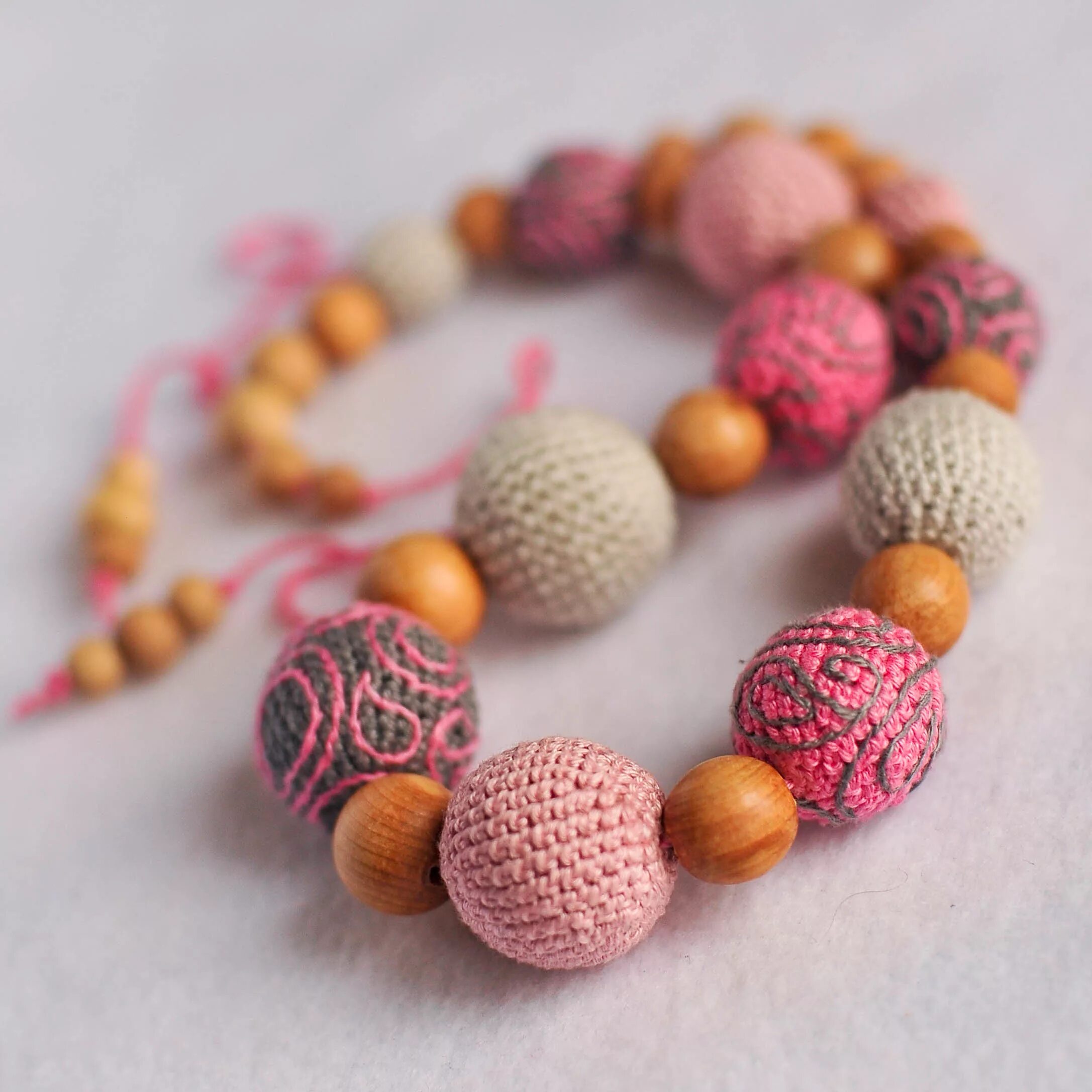 Бусы слингобусы. Вязаные бусы крючком. Бусы вязаные мк. Бусы крючком. Вязаные бусы крючком.