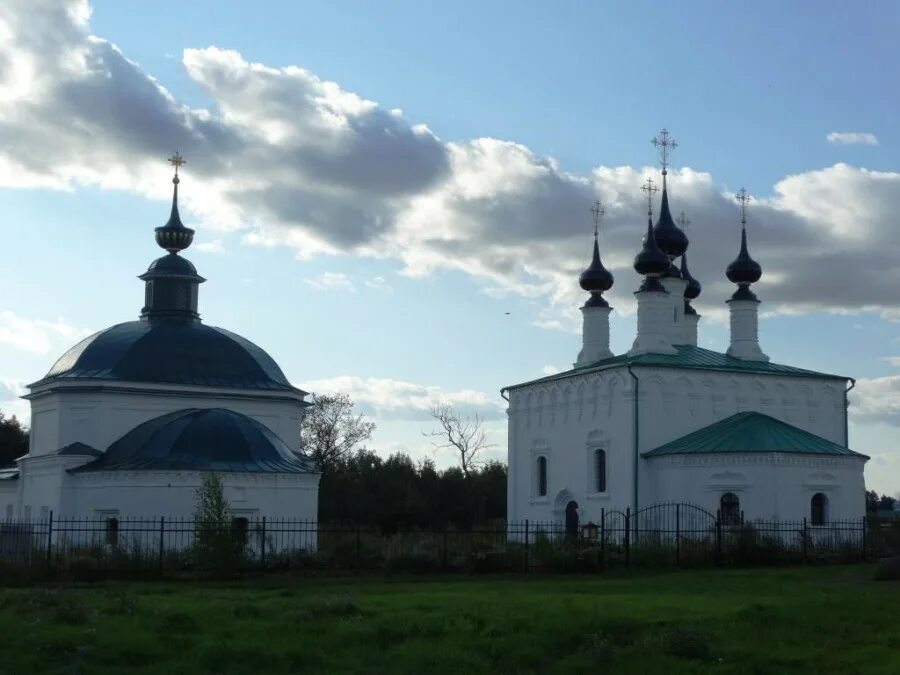Введенская церковь троице сергиева лавра. Церковь возле речпорта. Храмы царь россия в hd. Входо-иерусалимская церковь (суздаль). Посадские храмы серпухова.