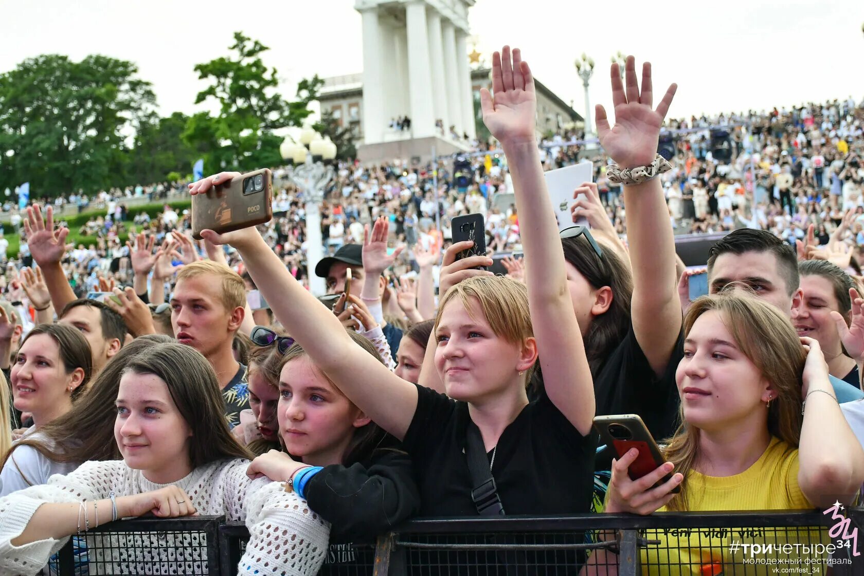 Концерт руки вверх в лужниках 2022. Сколько будет идти концерт. Сколько будет идти концерт. Где выступают звезды в москве. Хор турецкого концерт.