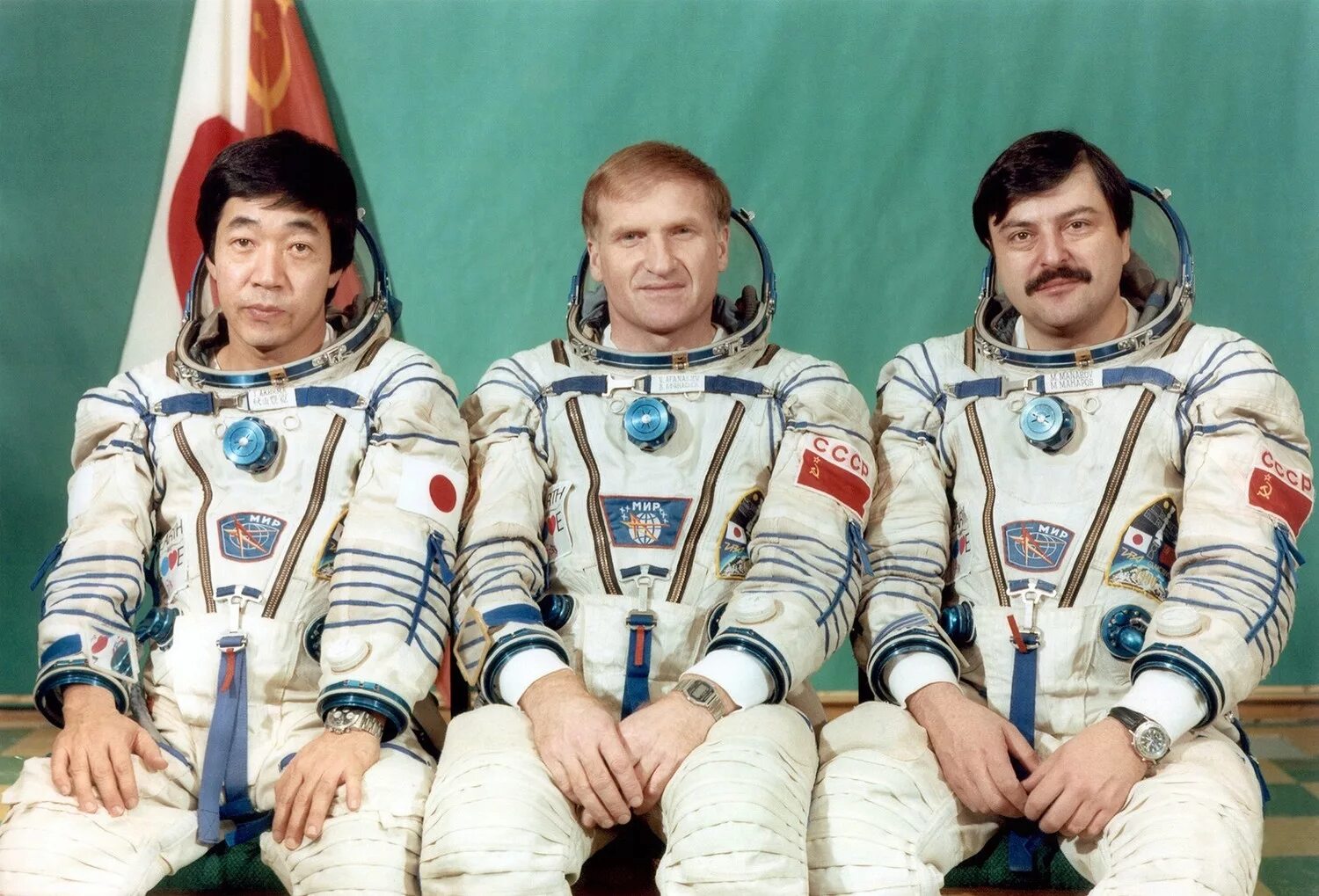 Первые полеты космонавтов в ссср. Муса Манаров космонавт. Тоёхиро Акияма космонавт. Муса Манаров полет.