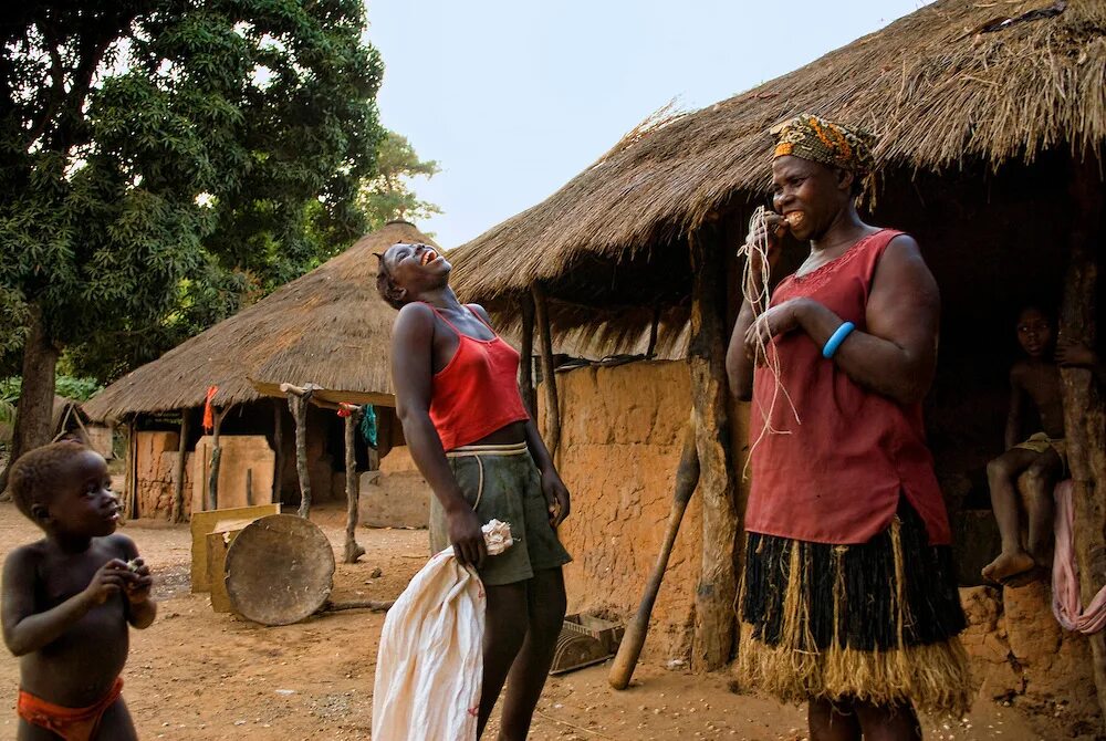 Африканские деревни в россии. Деревня для африканцев в тверской. Негр в сибири. Африканская деревня. Деревня.