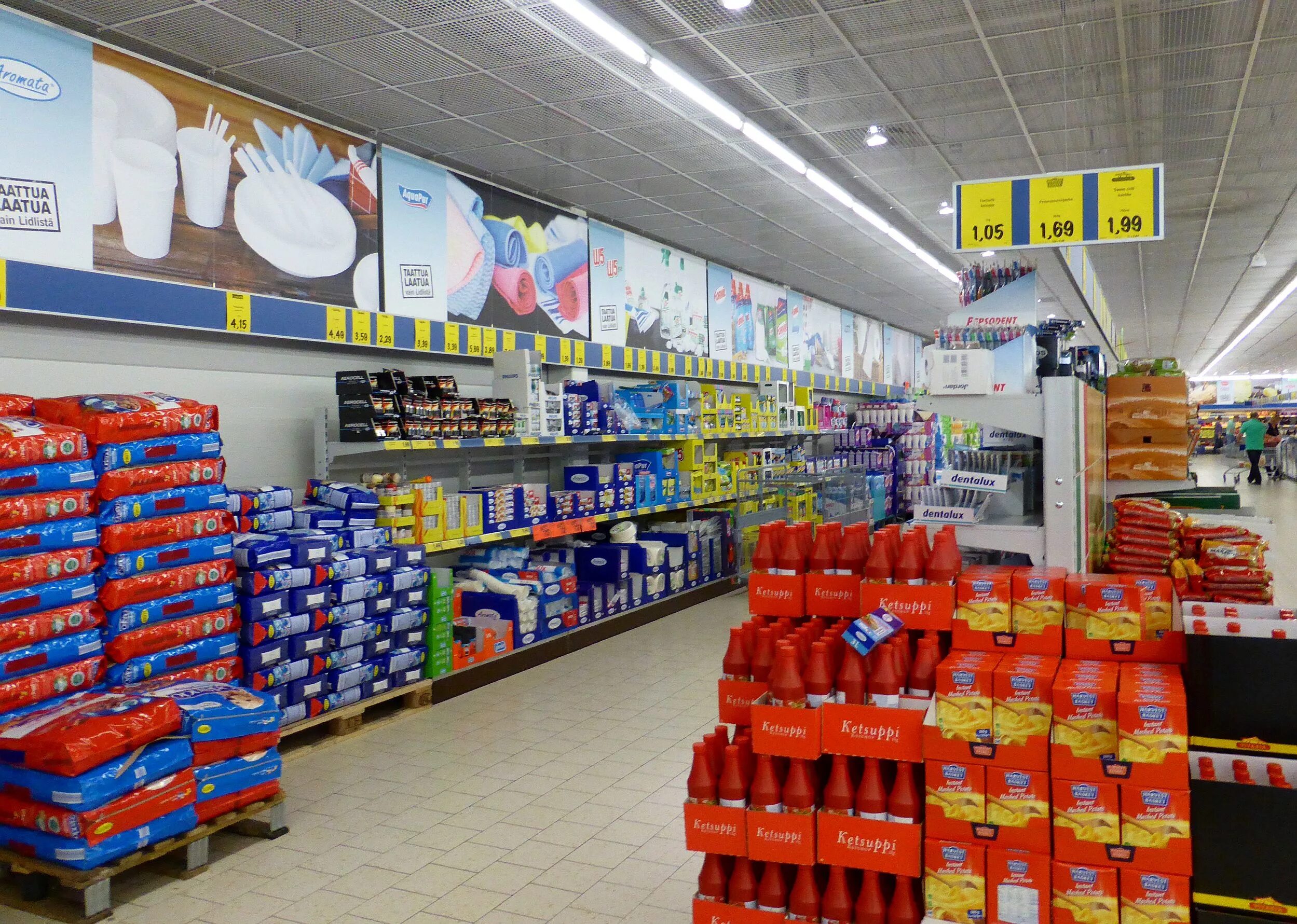 Магазин Lidl в Германии. Немецкие супермаркеты Lidl. Сеть магазинов Лидл. Лидл торговый зал зал.