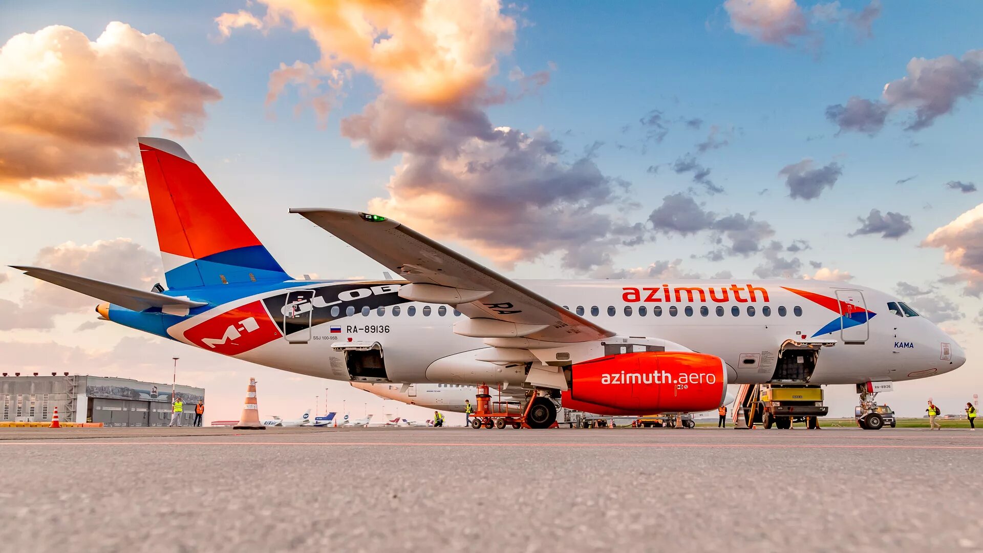 Ssj азимут. Ssj 100 азимут. суперджет 100 самолет азимут. азимут авиакомпания самолеты. азимут боинг 737.