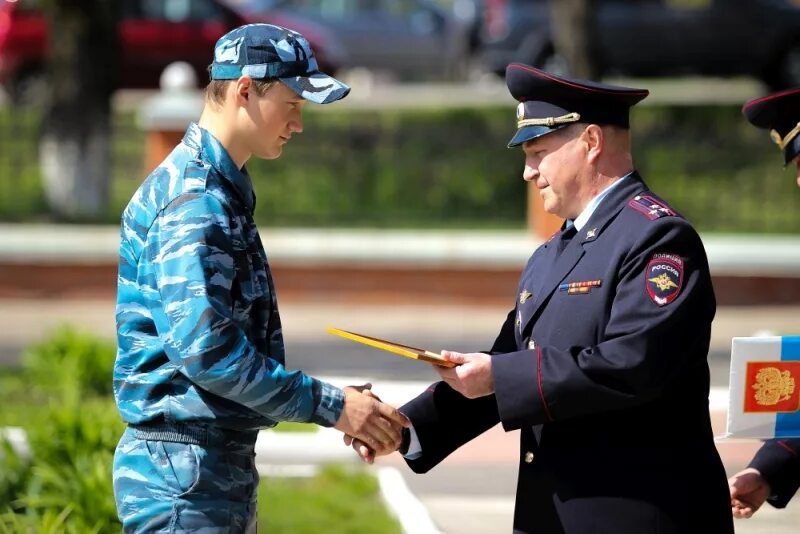 Российская полиция. Новая форма сотрудников полиции в 2022 году. Профессия полиция. Милиция и полиция. Зарплата полицейского.