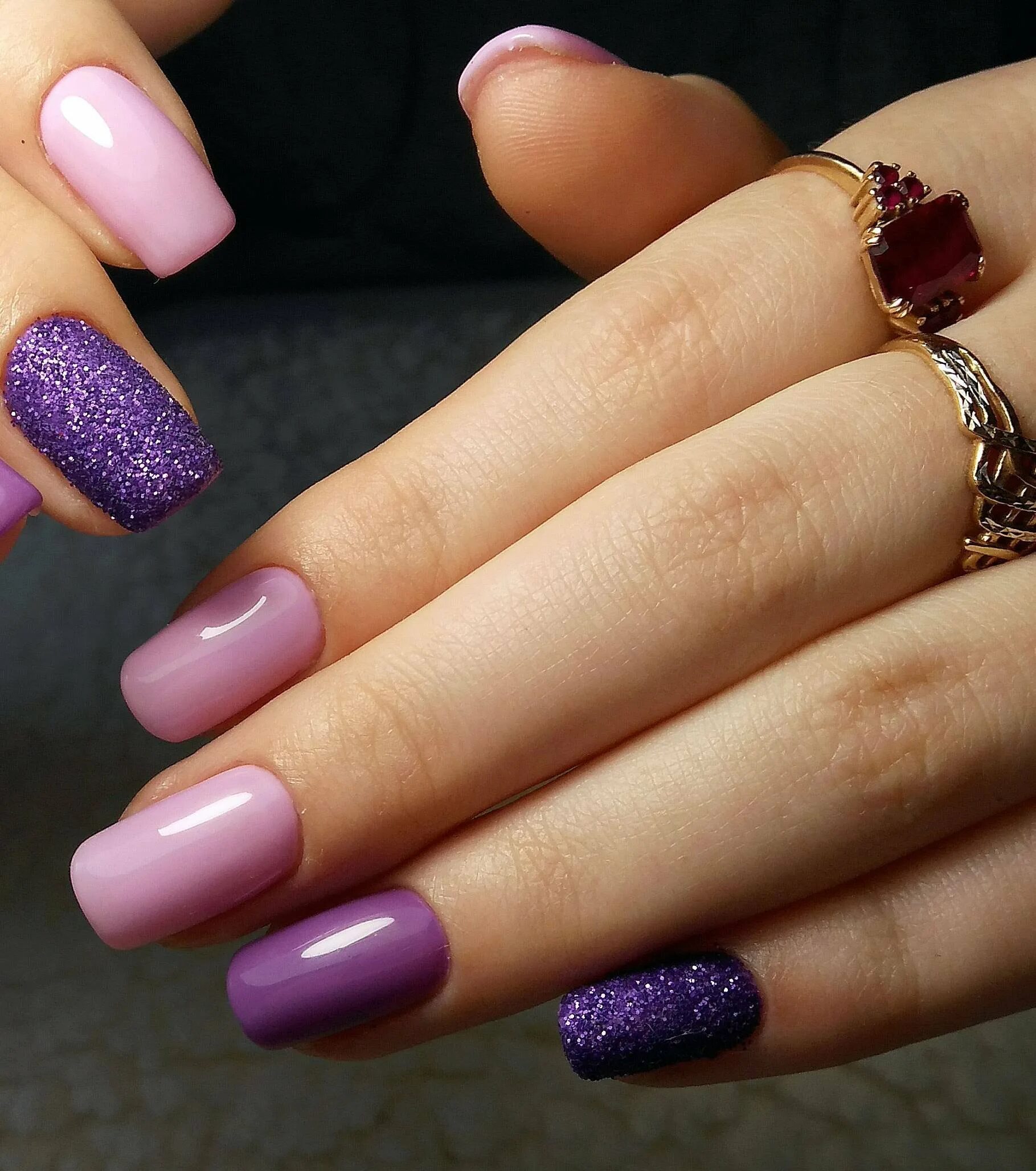 маникюр с разными цветами. смешанный маникюр. маникюр бордовый с розовым. маникюр на короткие ногти цветы. маникюр фиолетовый с розовым.