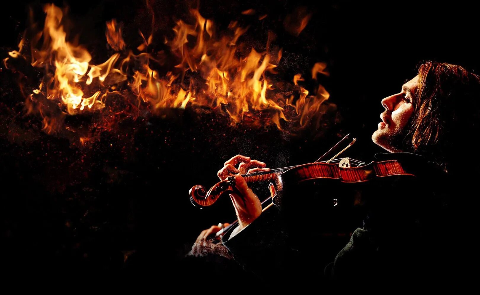 Паганини дэвид. Дэвид Гарретт Никколо Паганини. Никколо Паганини скрипка огонь пламя. Паганини скрипач дьявола. Скрипка Никколо Паганини.