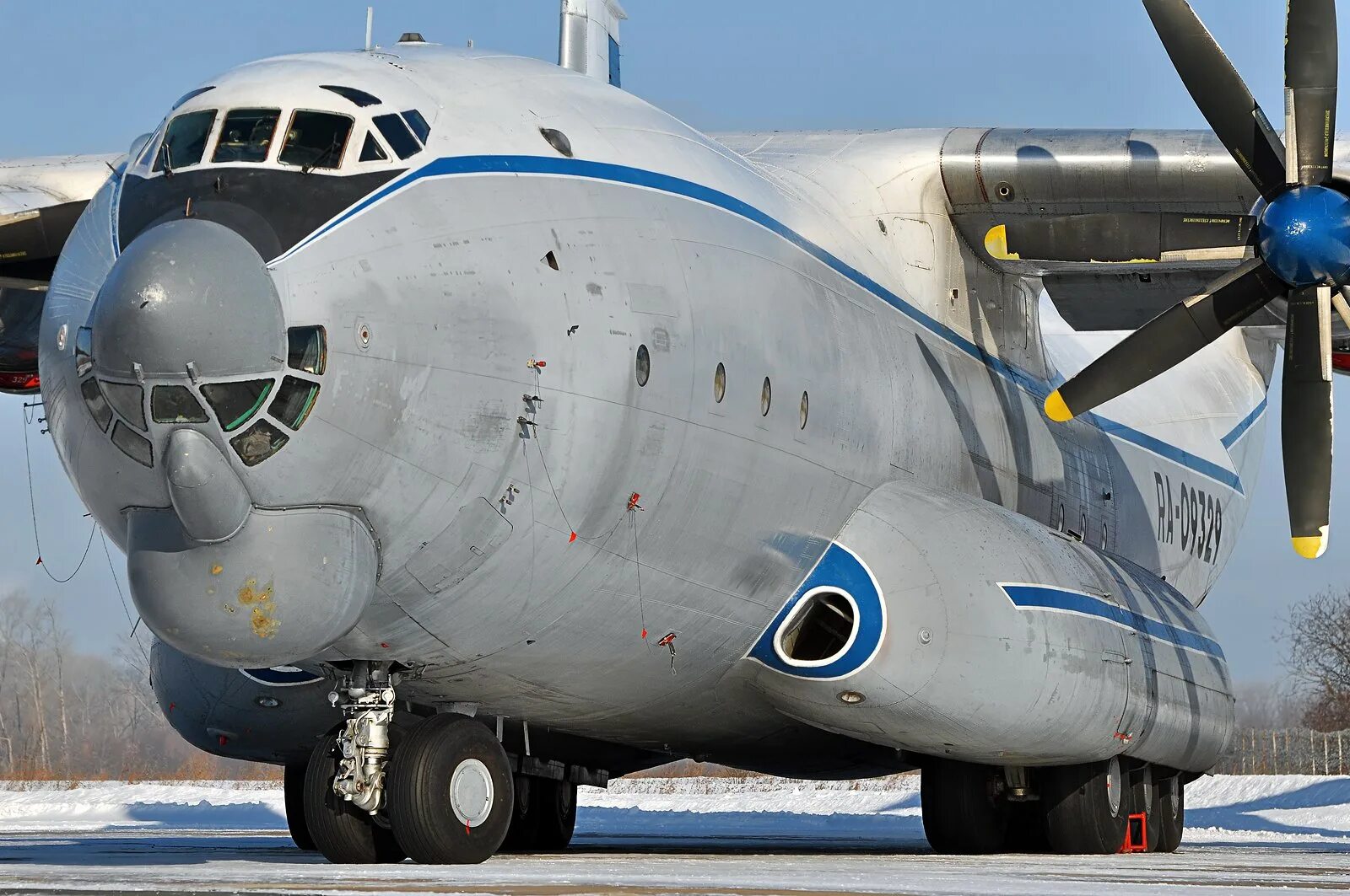 Турбовинтовые самолеты россии. Самолёт Антей АН-22. АН-22 военно-транспортный самолёт. АН-22 Антей СССР. Тяжёлый военно-транспортный самолёт АН-22 («Антей»).