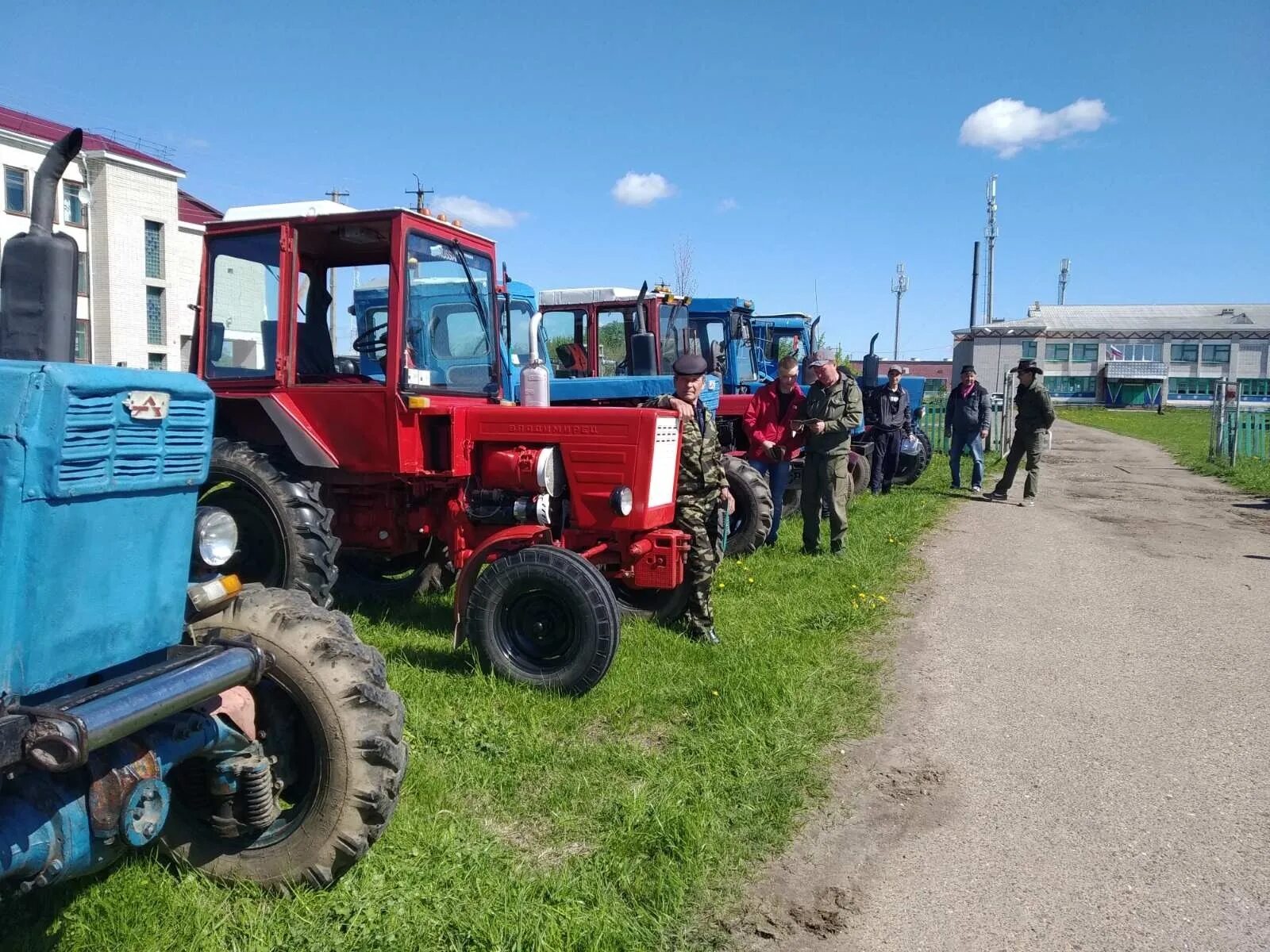 Б/у сельхозтехника. Мтз 80 трактор прицепное. 999 мд трактор т16. Сельхозтехника бу на авито в марий эл. Трактор мтз-82 новый.
