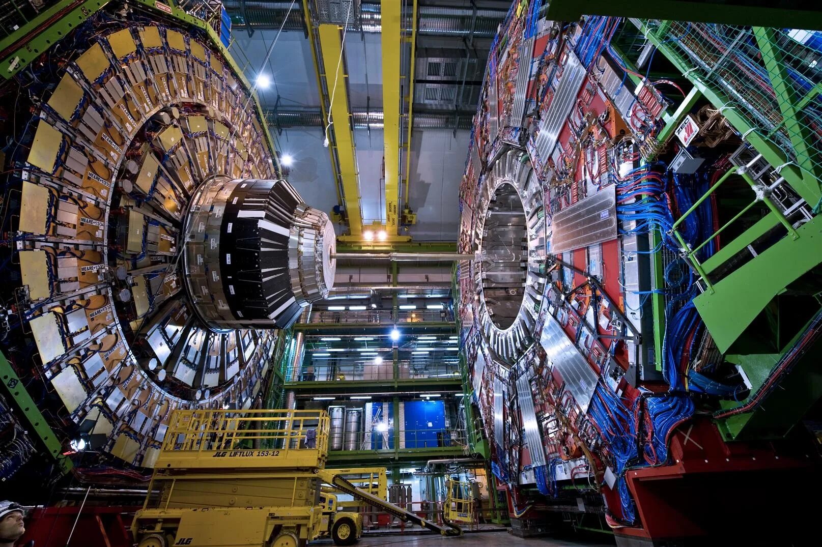 Большой адронный коллайдер ЦЕРН. Швейцария ЦЕРН коллайдер. Большой адронный коллайдер в Швейцарии. LHCB большой адронный коллайдер. Андроидный коллайдер это