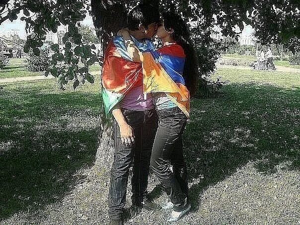 Азербайджан армения россия флаги. Армяне и азербайджанцы в москве. Армяне и азербайджанцы. Армянин и азербайджанец друзья. Армяне и азербайджанцы любовь.