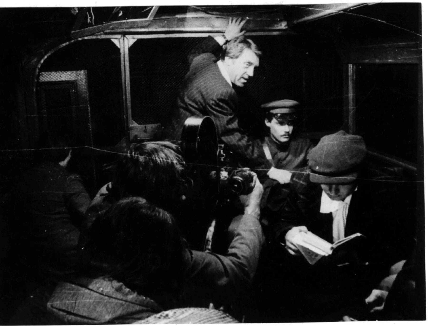 Место встречи изменить нельзя. Место встречи изменить нельзя фильм. Высоцкий в фильме место встречи изменить нельзя. Жеглов и шарапов фильм. Высоцкий на съемочной площадке.