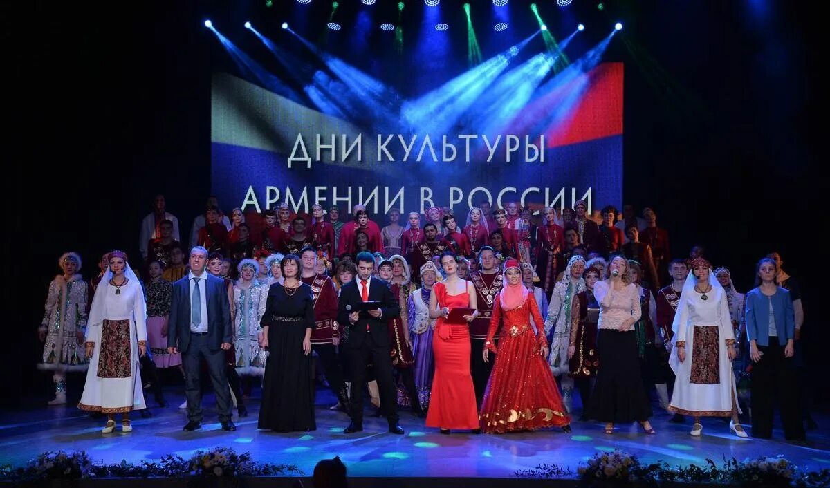 Оперный театр выступление. Дни культуры казахстана. Дни культуры армении в казахстане. Казахская культура. Дни культуры армении в казахстане.