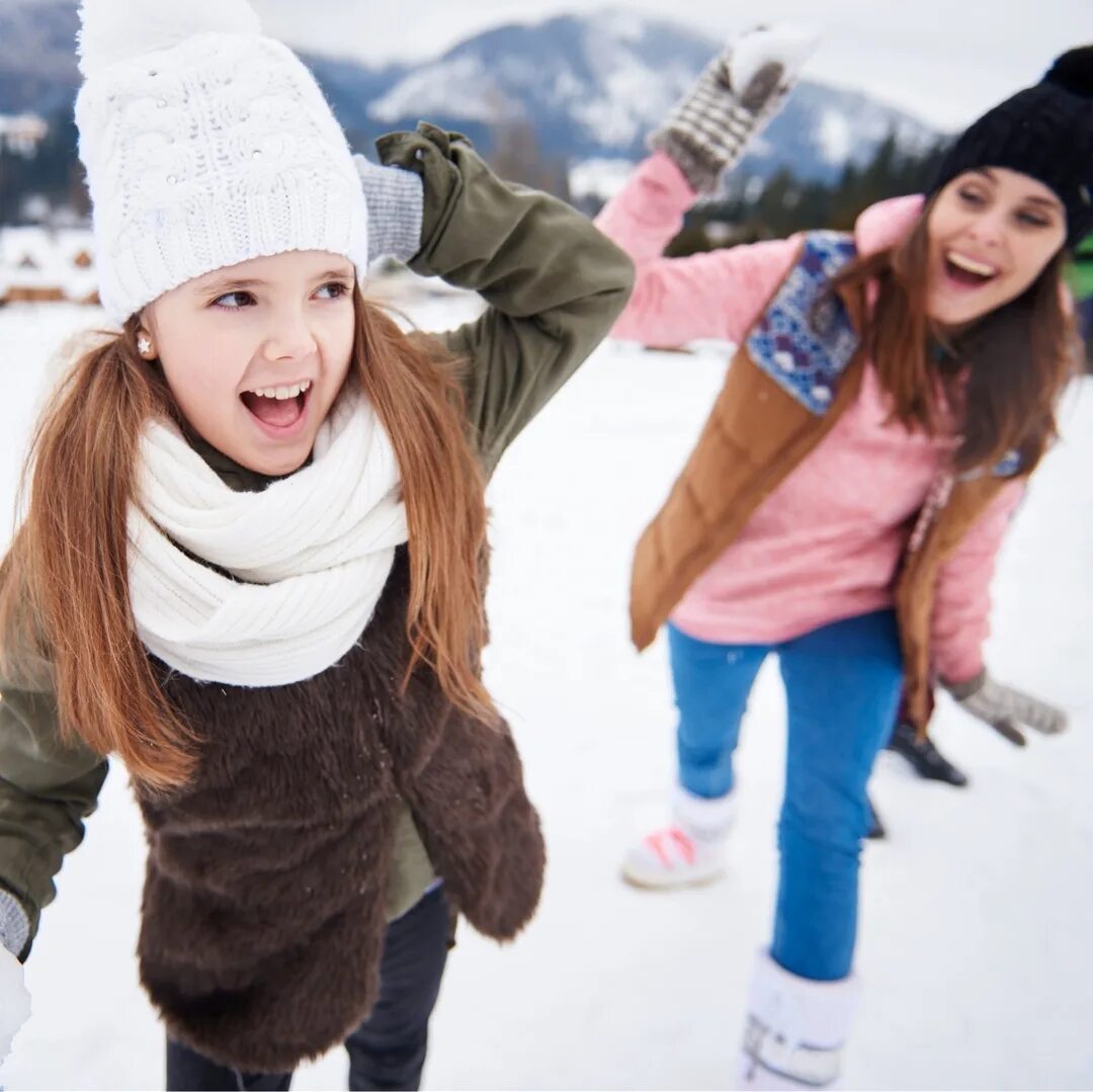 осень зима 2021 2022 верхняя верхняя одежда. как модно и тепло одеться зимой. модные вязаные шапки. модно одеться зимой. образ зимы.