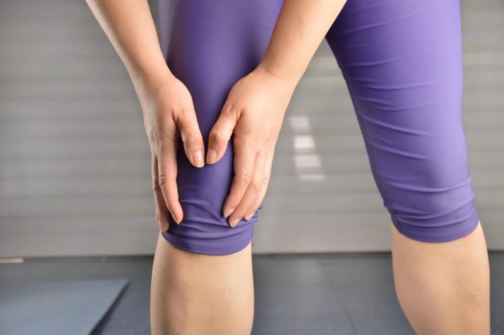 Боли в связках суставов. Knee — колено. Бандаж на коленный сустав.