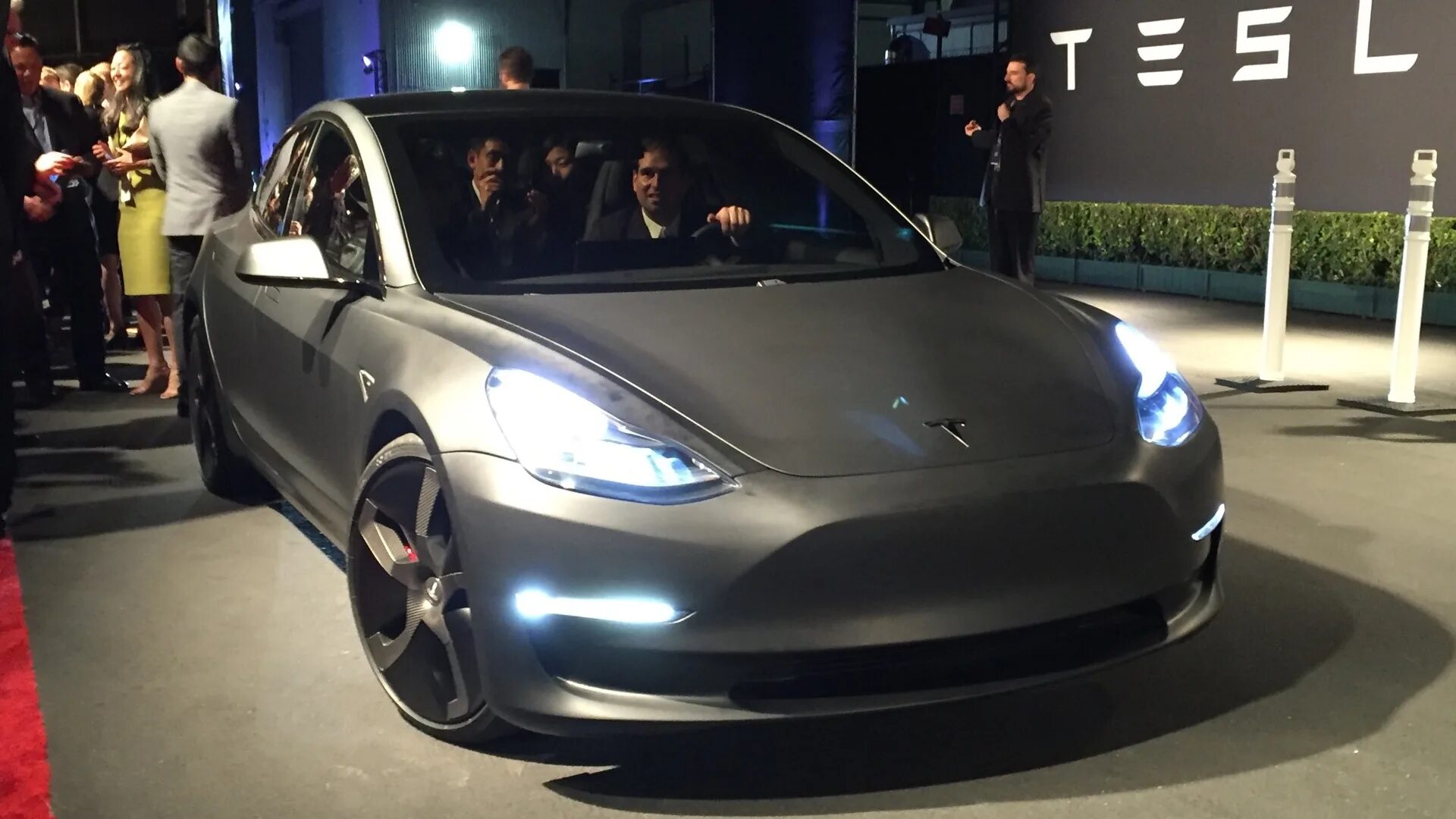 Тесла какой машина. Tesla model 3 2016. Электромобиль Тесла. Самая крутая Tesla. Самая крутая машина Тесла.