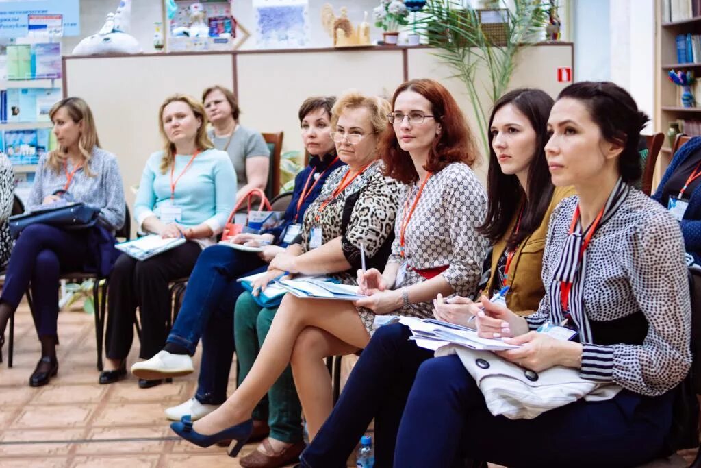 касимовский цзн. хет трик солигорск. женщина в центре занятости. центр занятости невьянск. центр занятости.