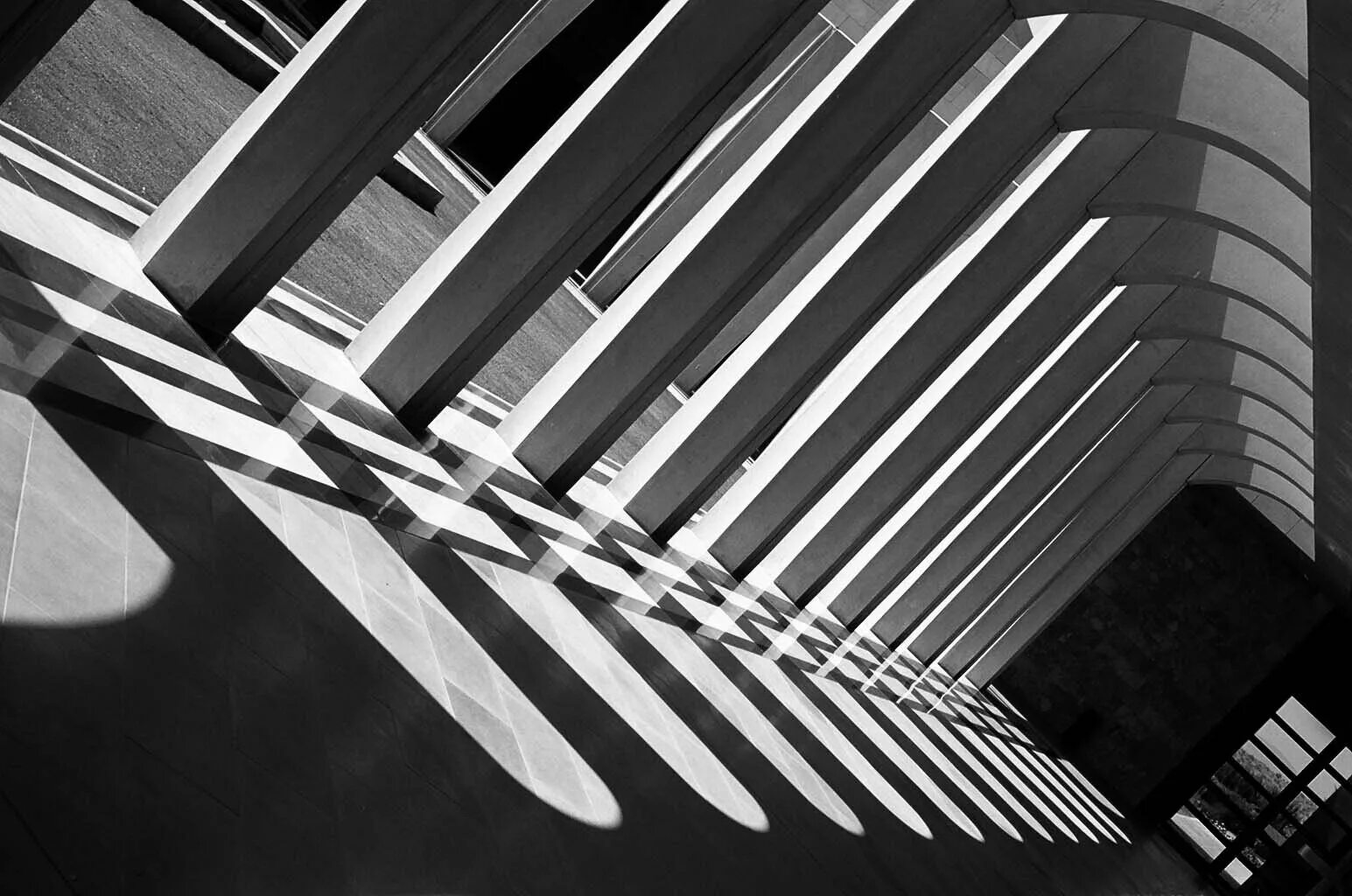 Правило диагоналей. Диагональная линия это. Косые линии вектор. Динамика в дизайне. Правило диагоналей и линий в композиции.