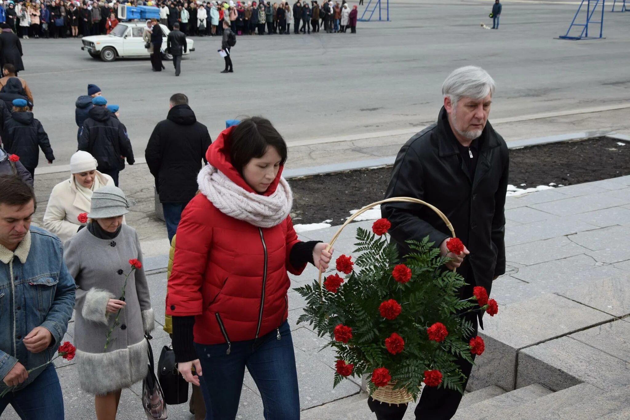 Последние новости в ульяновске на сегодня. Ульяновск старые фото закладка капсулы у Ленинского мемориал 1. Ульяновск старые фото закладка капсулы у Ленинского мемориал.