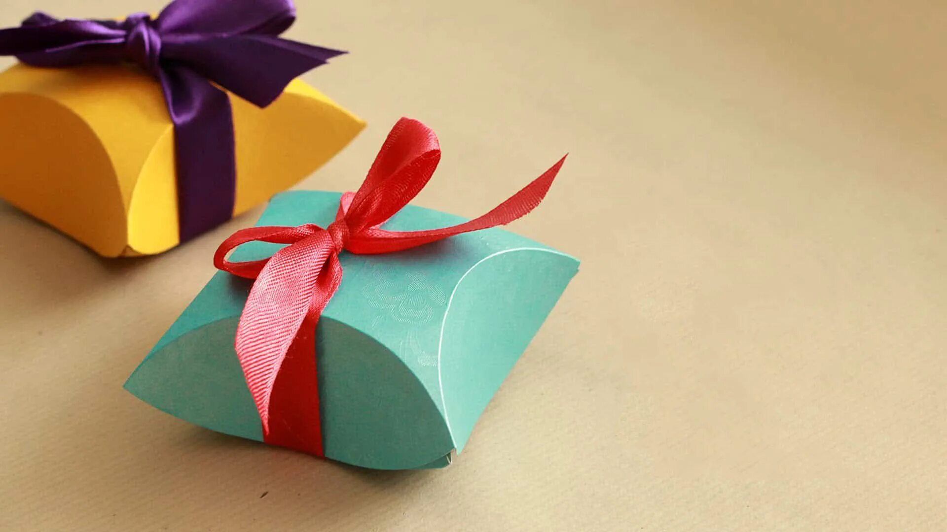 Презентационные подарки. Подарочный этикет. Сделать подарок своими руками. Правила дарения подарков. Сообщение с подарком в инстаграм.