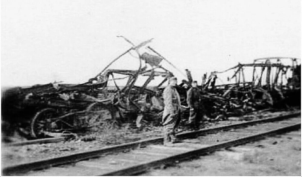 Разбили железную дорогу. Шимск 1941. Шимск вокзал 1941. Шимск железная дорога. Шимск Железнодорожная станция.