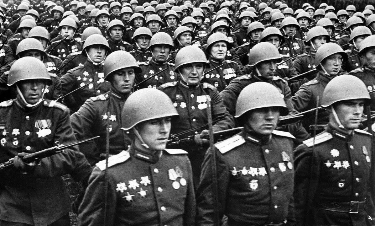 24 июня 20 года. Солдаты парад Победы 1945. Советские солдаты на параде Победы 1945. Парад войск красной армии 1945 года.