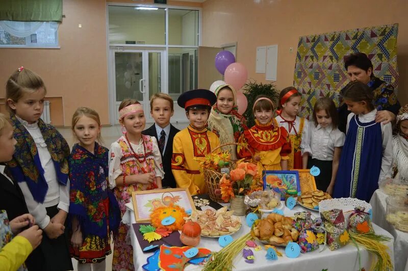 Гимназия урюпинск. Гимназия фролово. Православная гимназия фролово. Православная гимназия нефтеюганск. Директор гимназии 1 урюпинск.