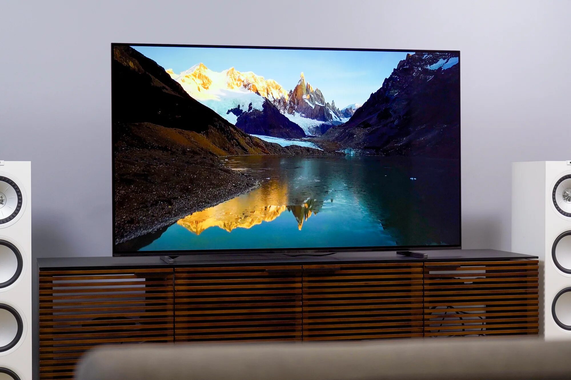 Sony oled обзор. Sony a80j oled. oled телевизор sony xr-65a80j. tv oled sony 75. lg oled 65 77 83 size.