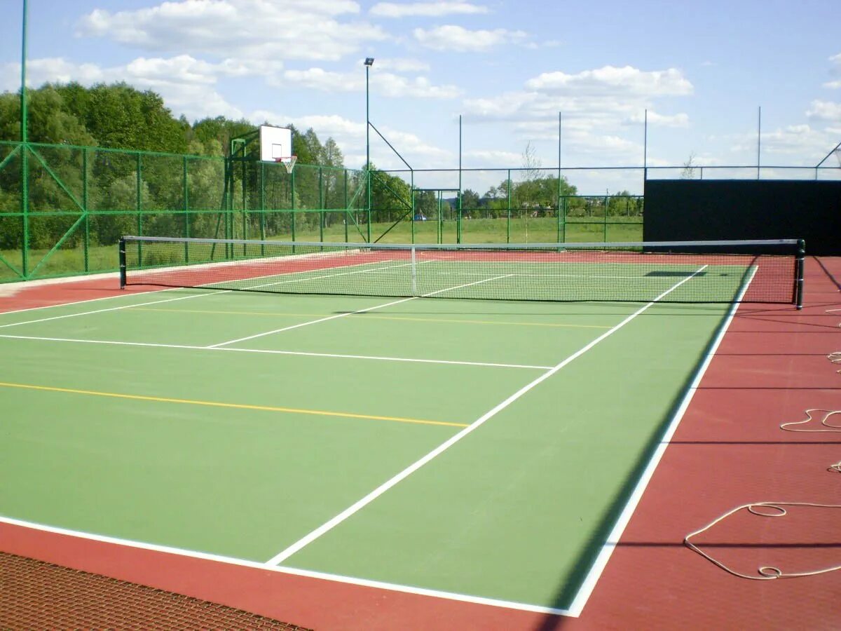 Какое поле теннисный. Сад Баумана теннисный корт. Королевский теннисный корт. Дёмино теннисный корт. Площадка для тенниса.