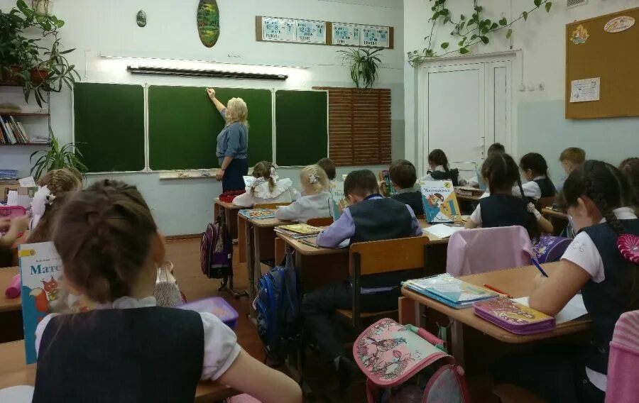 причина эвакуации школ. школа 77 липецк. новости отмена школы. новости отмена школы. мороз и школьники.