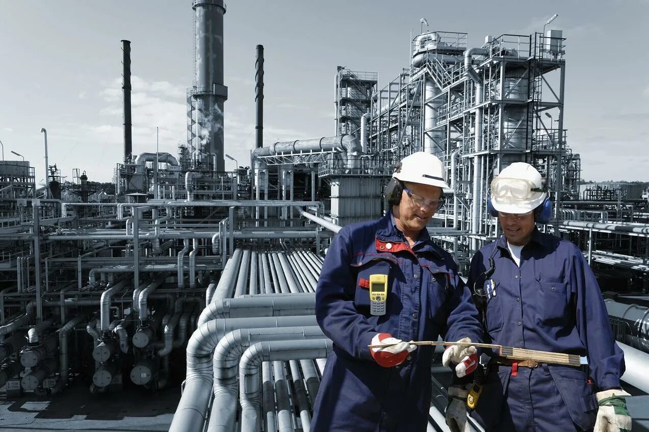 Нефть и газ кем работать. Предприятия нефтегазовой отрасли. Промышленная безопасность. Нефтяная и газовая промышленность. Опасные производственные объекты.