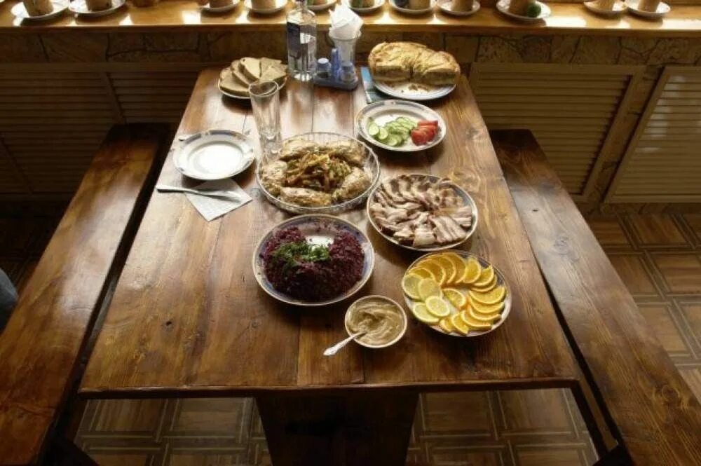 База иволга кадниково. Столовая вкусняшка архыз. Еда на турбазе. Питание на турбазе. Ужин на турбазе.