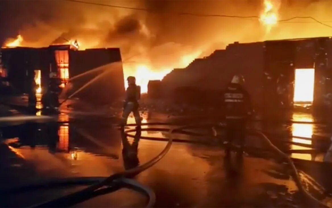 Пожар на левом берегу. Воронеж пожар сейчас на левом берегу. Пожар в Воронеже сегодня на левом. Пожар на Ломоносова Воронеж. Воронеж пожар дом Парус.