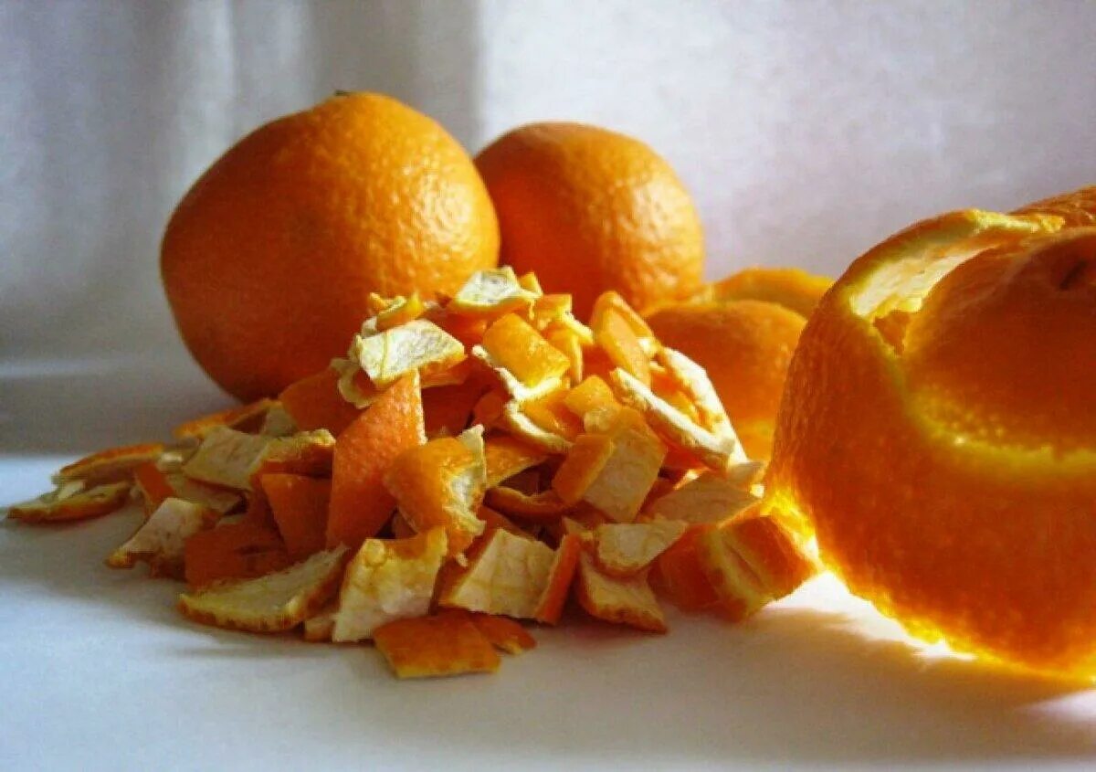 Кожуры мандарина (Citrus reticulata). Кожура апельсина. Мандариновые корки. Апельсиновая корка. Сухие корки мандаринов