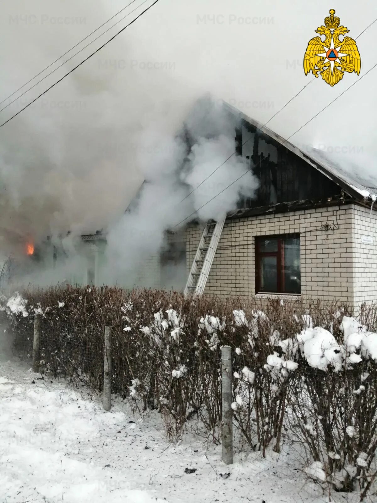 Пожар в брянске сегодня в бежице. Сарай рухнул. Пожар в карачеве сегодня. Проишествия в брянской обл. Брянская область сейчас обстановка.