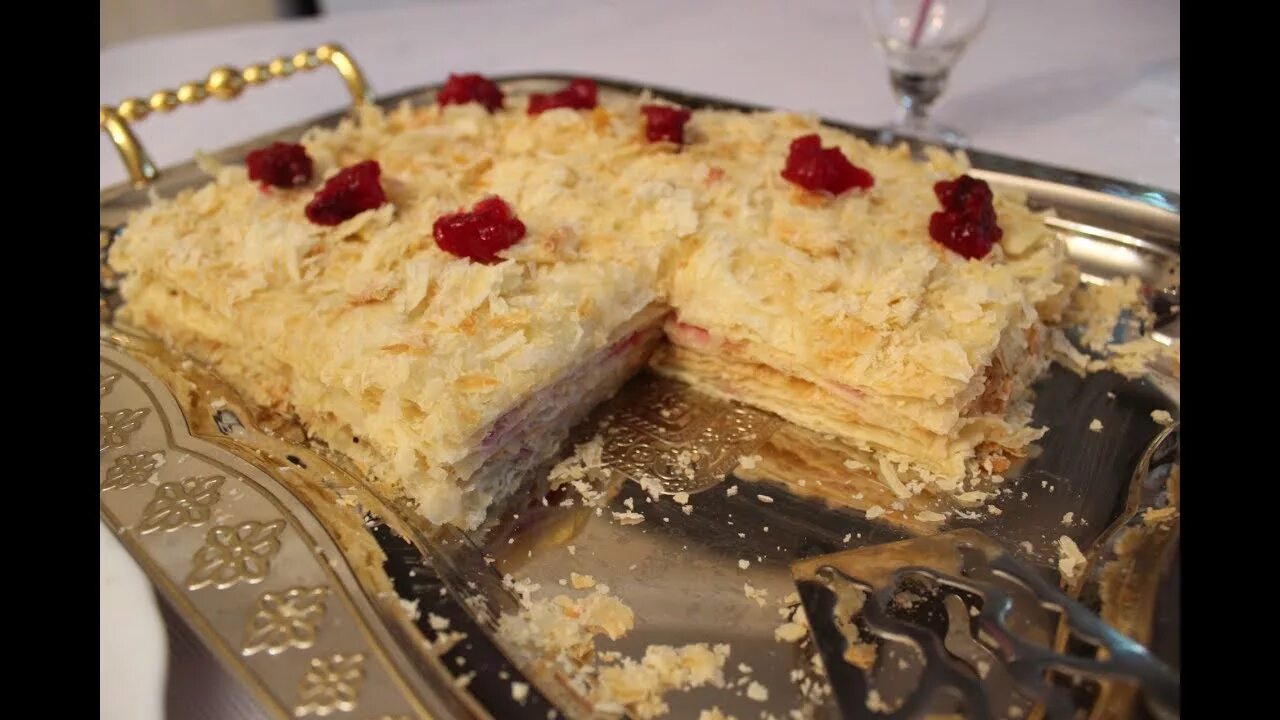 афганский наполеон торт. малиновый наполеон. наполеон с вишневой прослойкой. заварной крем для наполеона. наполеон с вишней.