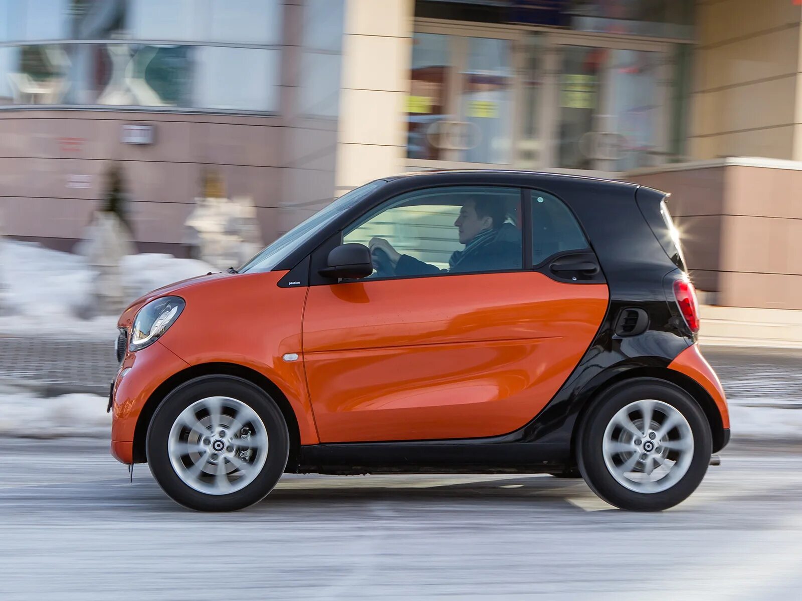 Двухместный мини. Смарт Fortwo Coupe 2015. Мерседес смарт Fortwo. Мини-кар Smart Fortwo 2. Mercedes Smart Fortwo 2015.