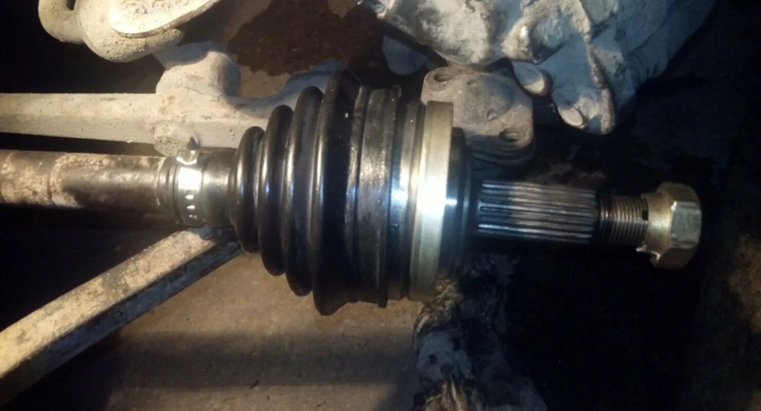 Какой шрус хрустит. При шрус граната. Граната ваз хруст. Наружный шрус хрустит. Неисправный шрус.