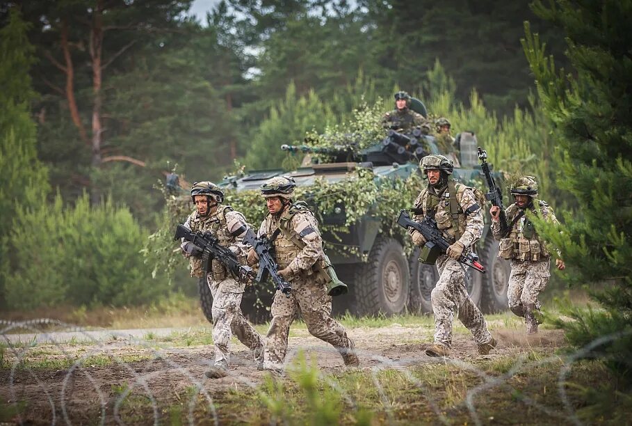 Последние учения нато. Saber Guardian учения НАТО. Канадская армия учения. Военные учения Польши. Учения НАТО палатка.