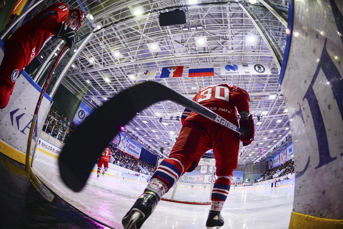 Хоккеист легенда. Хоккей кубок легенд 2013. Shl логотип. Стань хоккейной легендой. Легендарные защитники в хоккее.