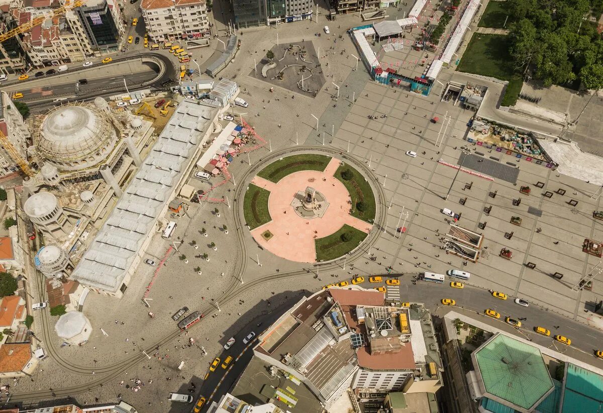 Площадь Таксим в Стамбуле. Таксим вид сверху. Таксим монумент. An Aerial view of Taksim Square. Таксим как добраться