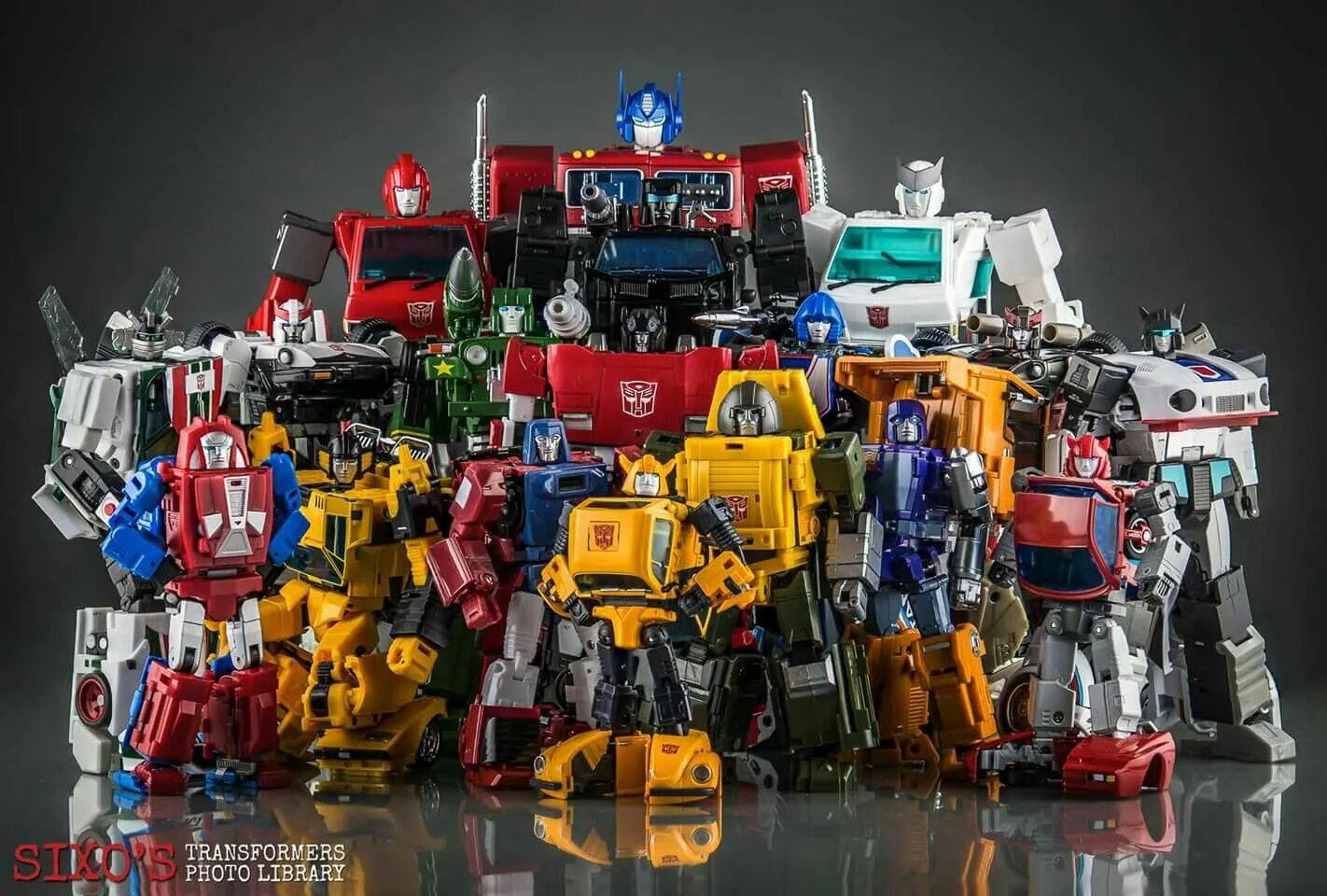 Какие автоботы. Трансформеры первое поколение Автоботы. Трансформеры первое поколение Оптимус Прайм. Трансформеры первое поколение Автоботы игрушки. Transformers g1 Optimus Prime Toy.