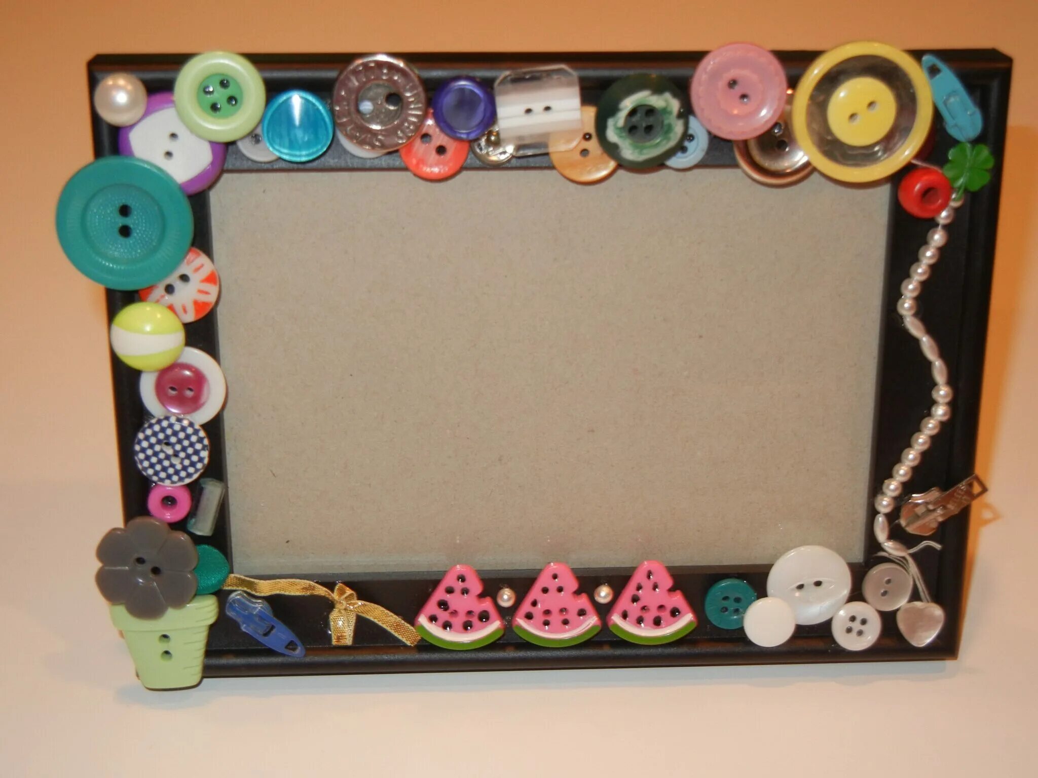 рамка для поделки. рамки для фотографий своими руками. украшение рамки. рамка для зеркала хендщмейд. рамка из подручных материалов.